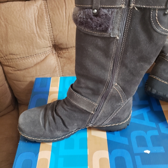 BareTraps Fleece lined boots - Picture 2 of 8
